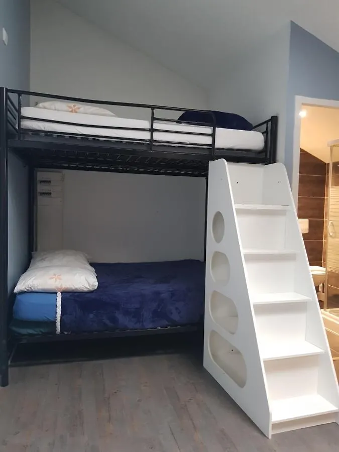 Chambre D'Hotes La Rose Des Vents Sathonay-Camp 0*,  France