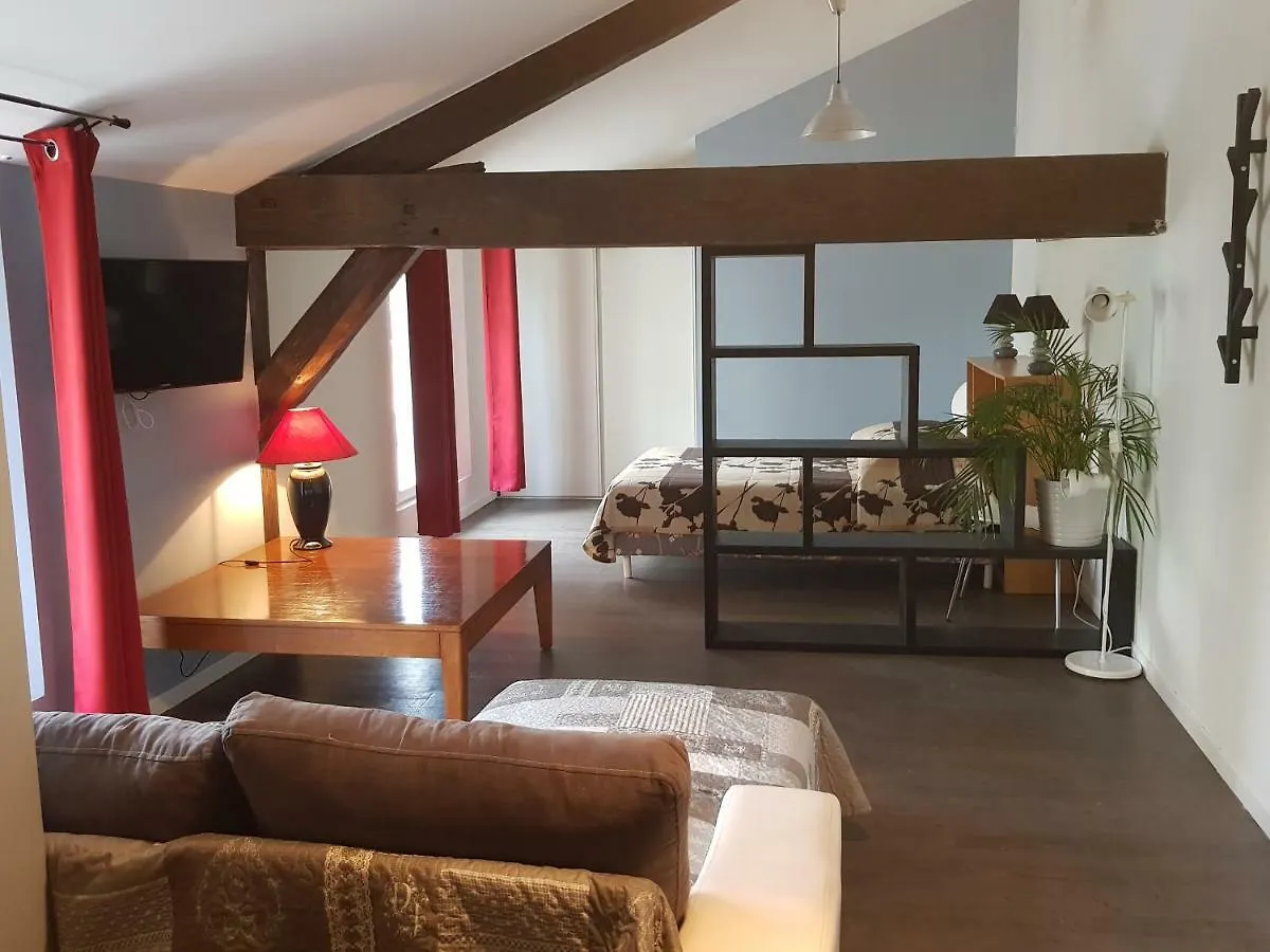 Chambre D'Hotes La Rose Des Vents Sathonay-Camp 0*,  France